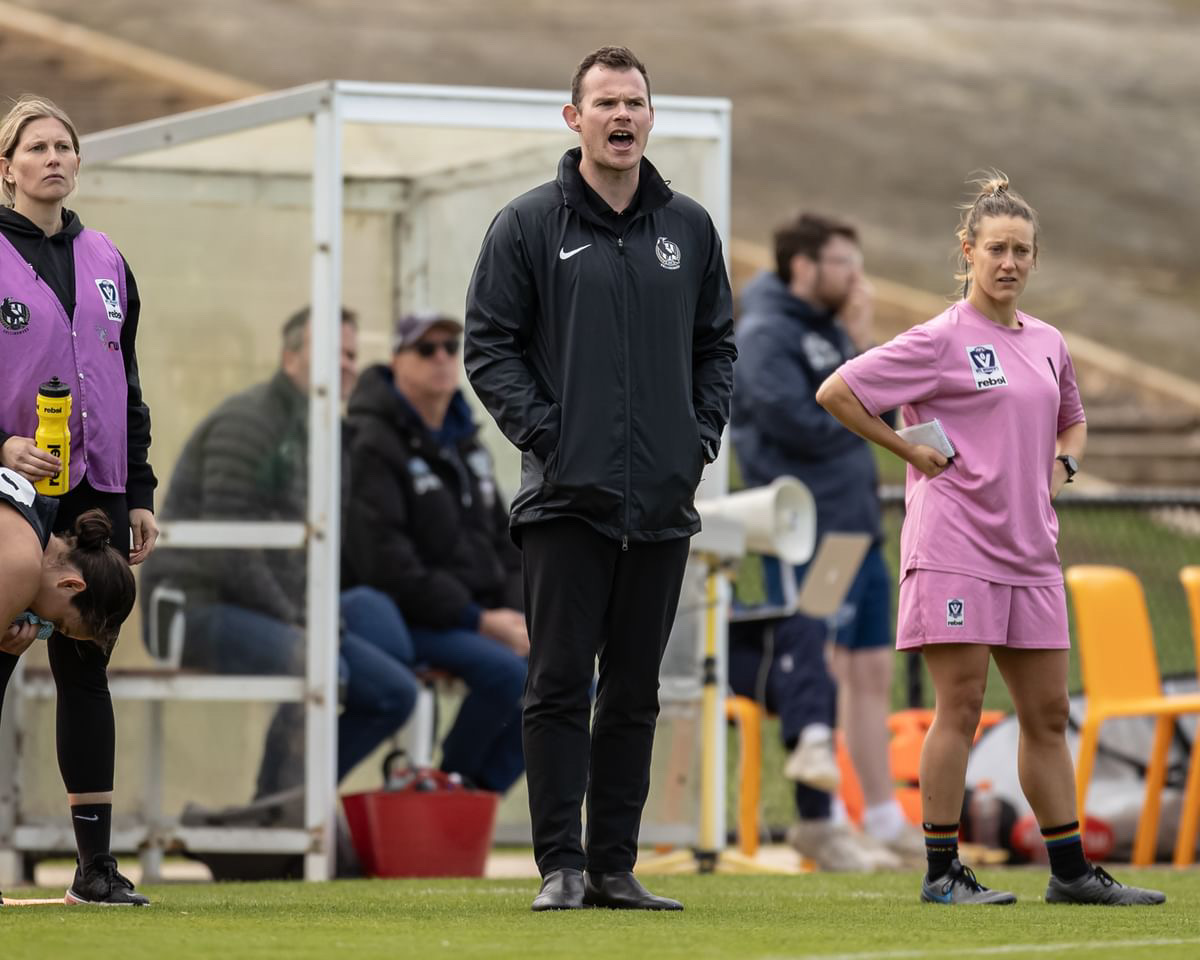 Tom Cashin coaching womens team