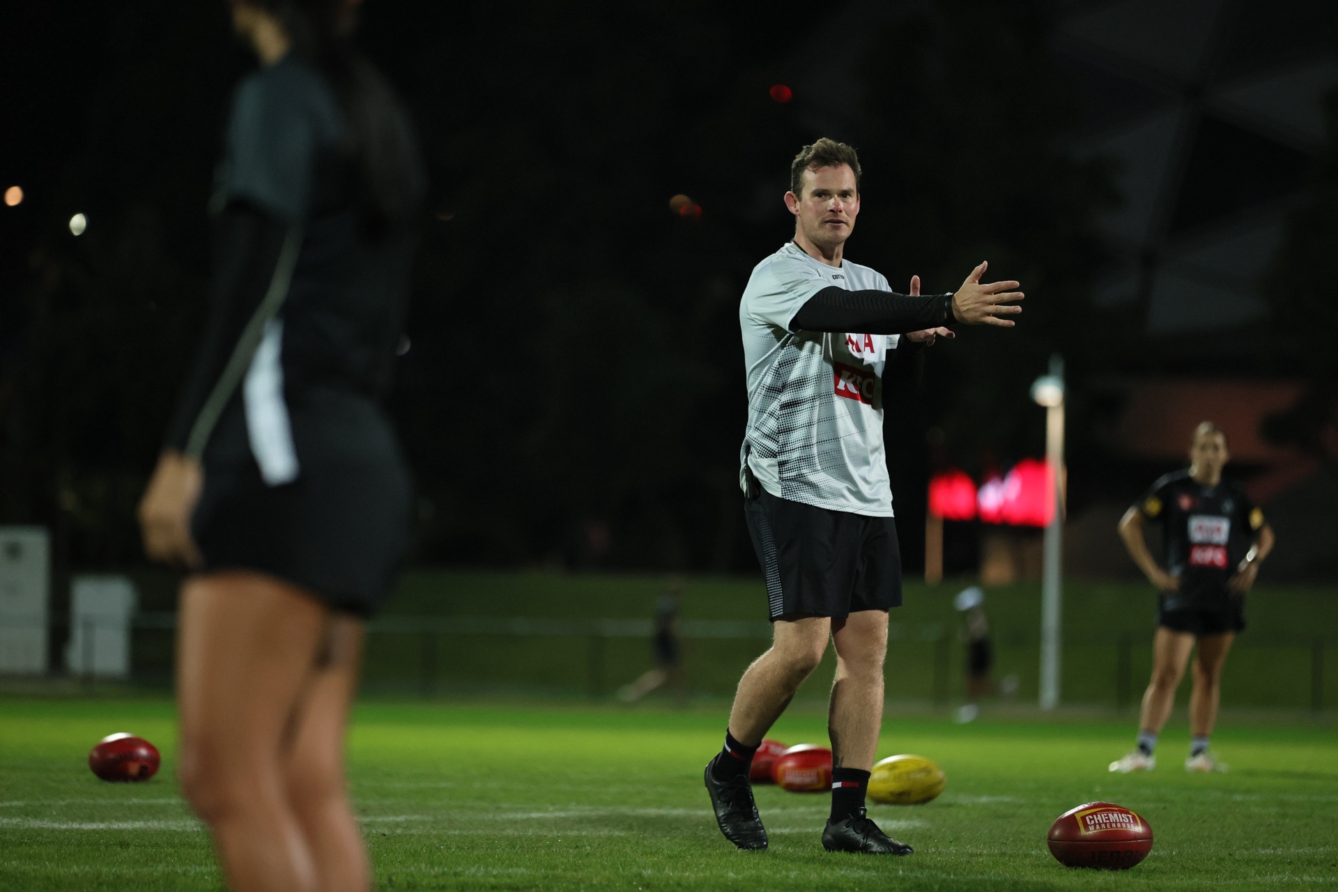 Tom Cashin directing training session